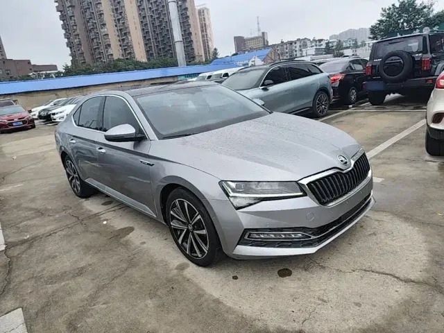 Skoda Superb — Фото автомобиля 3