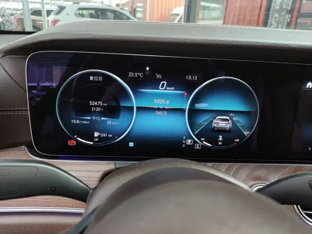 Mercedes-Benz E-Class — Фото автомобиля 11