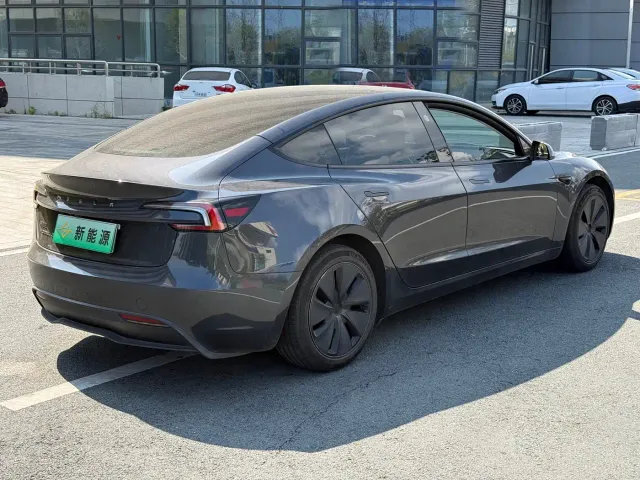 Tesla Model 3 — Фото автомобиля 7