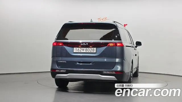 Kia Carnival Generation 4 — Фото автомобиля 4