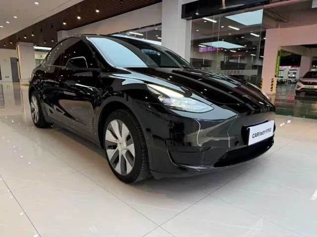 Tesla Model Y — Фото автомобиля 3