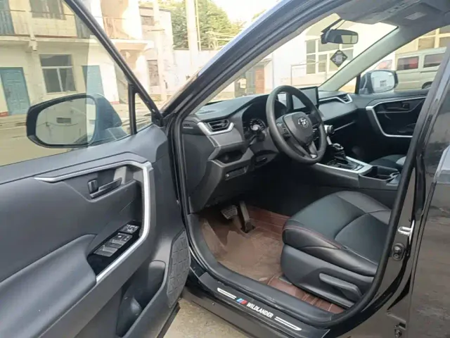 Toyota Wildlander — Фото автомобиля 11