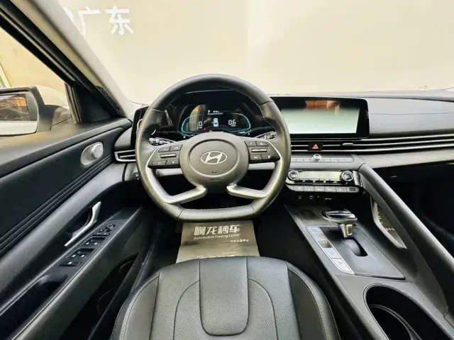 Hyundai Elantra — Фото автомобиля 13