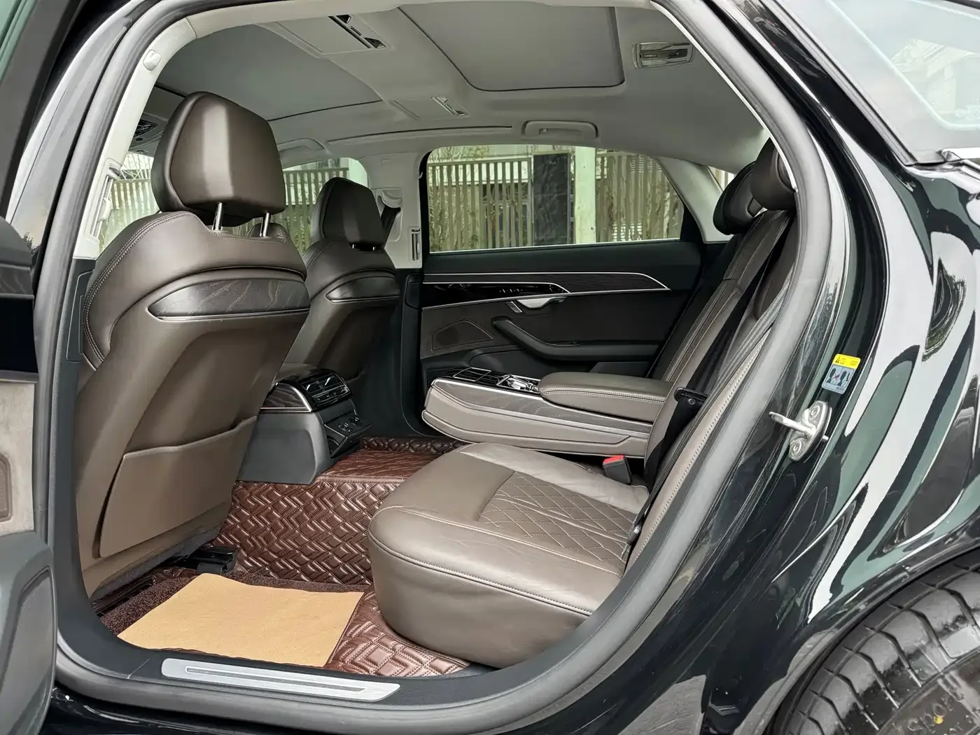 Audi Audi A8 2022 A8L 50 TFSI quattro Comfort Collector's Edition — Фото автомобиля 6