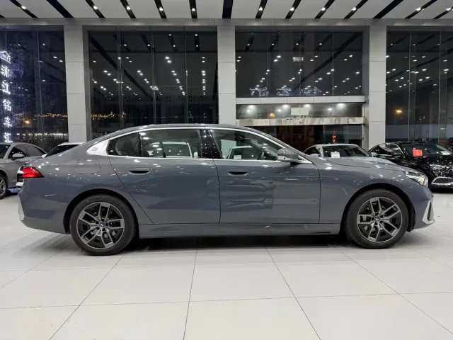 BMW i5 — Фото автомобиля 7