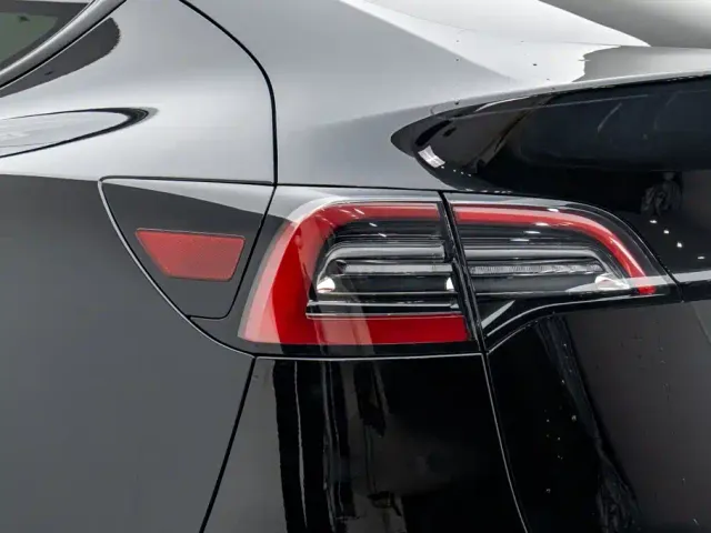 Tesla Model Y — Фото автомобиля 23