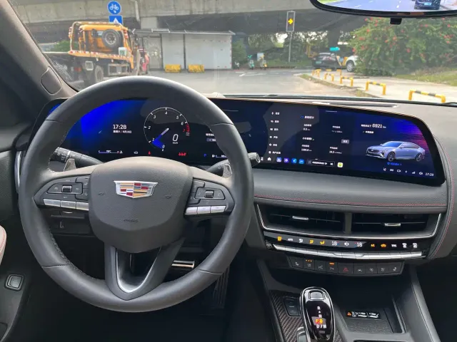 Cadillac CT5 — Фото автомобиля 14