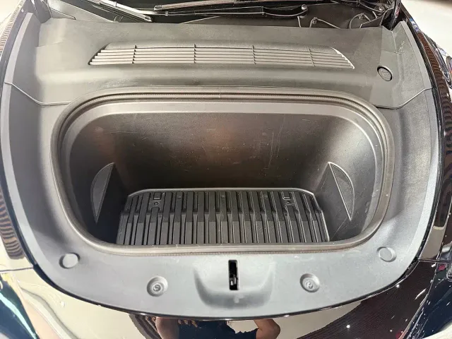 Tesla Model Y — Фото автомобиля 17