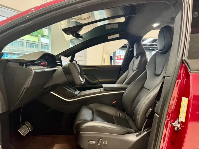 Tesla Model X — Фото автомобиля 5