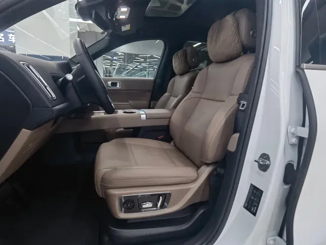 Li Auto L9 — Фото автомобиля 7