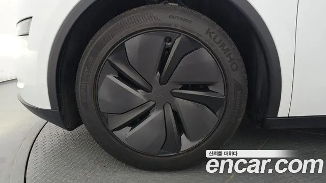 Tesla Model Y — Фото автомобиля 5