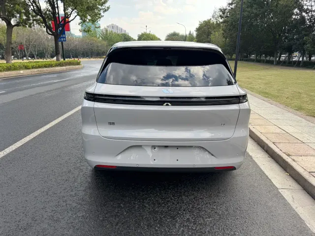 Li Auto L6 — Фото автомобиля 12