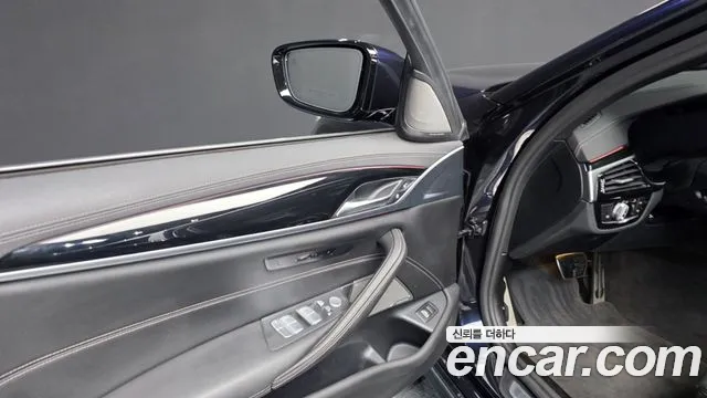 BMW 5 Series G30 — Фото автомобиля 27