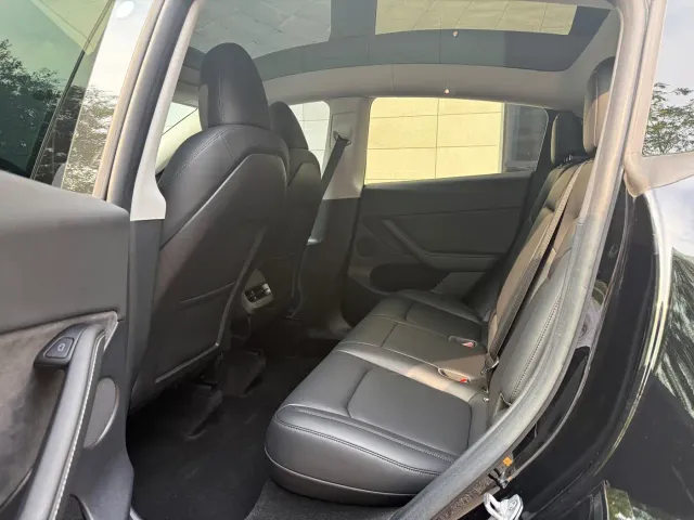 Tesla Model Y — Фото автомобиля 9