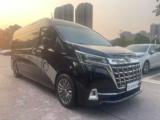 Toyota HIACE — Фото автомобиля 3