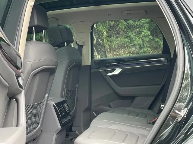 Volkswagen Touareg — Фото автомобиля 9