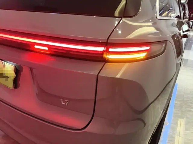 Li Auto L7 — Фото автомобиля 7