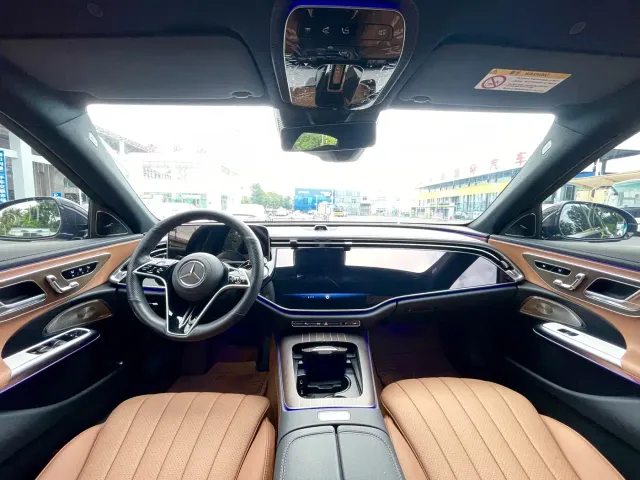 Mercedes-Benz E-Class — Фото автомобиля 4