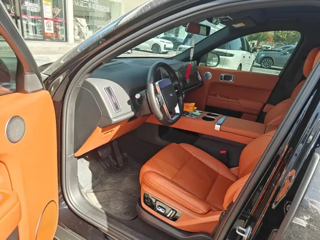 Li Auto L7 — Фото автомобиля 5