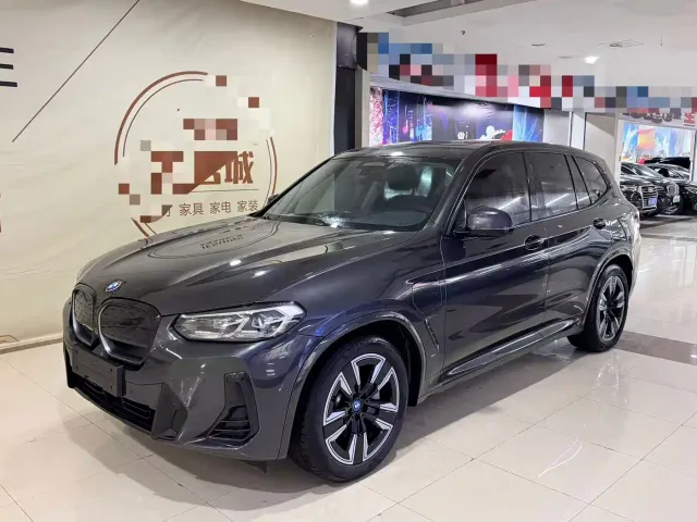 Фотография автомобиля — BMW iX3