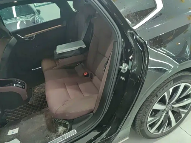 Volvo S90 — Фото автомобиля 16