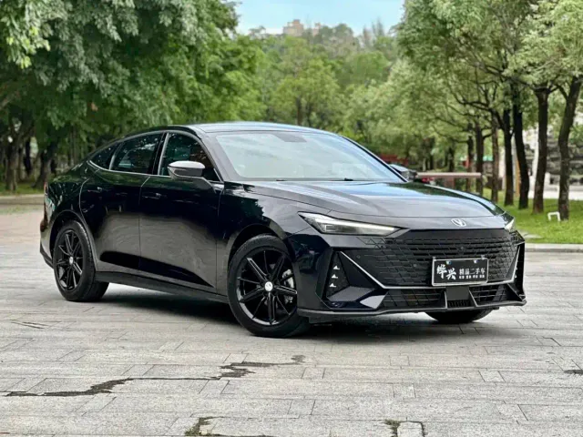 Changan Changan UNI-V 2022 1.5T Premium Model — Фото автомобиля 3