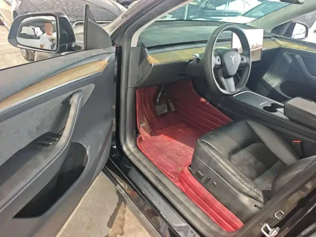 Tesla Model Y — Фото автомобиля 15