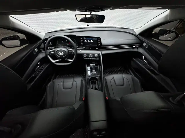 Hyundai Elantra — Фото автомобиля 15