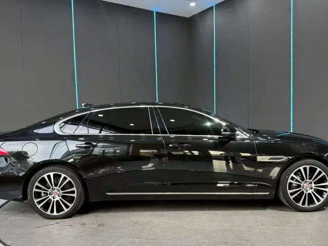 Jaguar XFL — Фото автомобиля 4