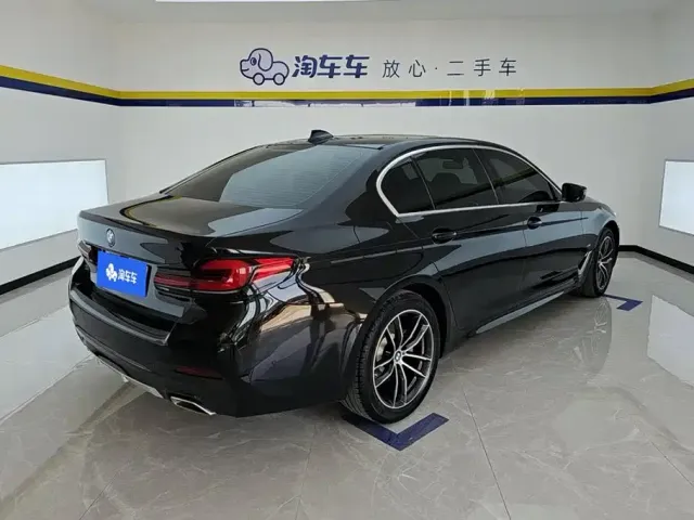 BMW 5 Series — Фото автомобиля 3