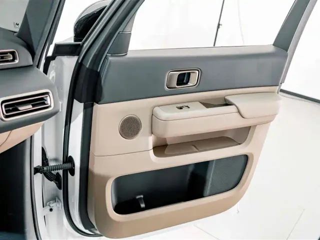Li Auto MEGA — Фото автомобиля 15