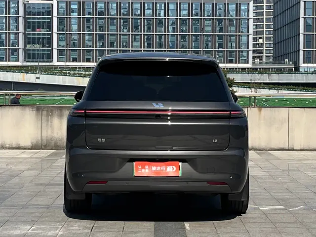 Li Auto L8 — Фото автомобиля 5