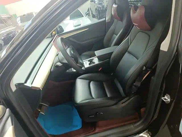 Tesla Model Y — Фото автомобиля 14