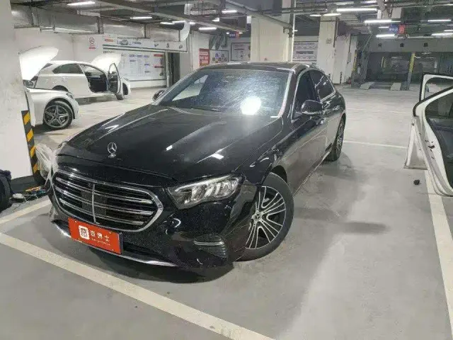 Фотография автомобиля — Mercedes-Benz E-Class