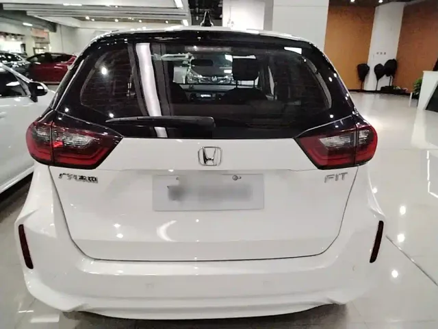 Honda Fit — Фото автомобиля 5