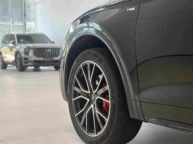 Audi Q5L — Фото автомобиля 13