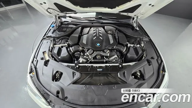 BMW 8 Series G15 — Фото автомобиля 6