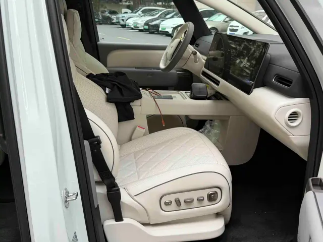 Li Auto MEGA — Фото автомобиля 6