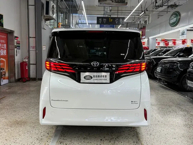 Toyota Alphard — Фото автомобиля 5