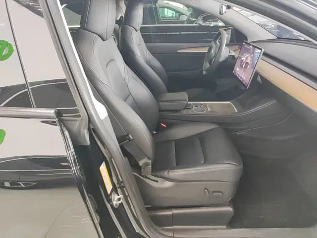 Tesla Model Y — Фото автомобиля 24