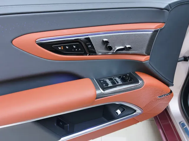 Hongqi Guoya — Фото автомобиля 16