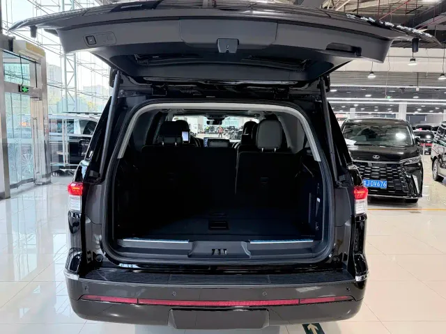 Lincoln Navigator — Фото автомобиля 22