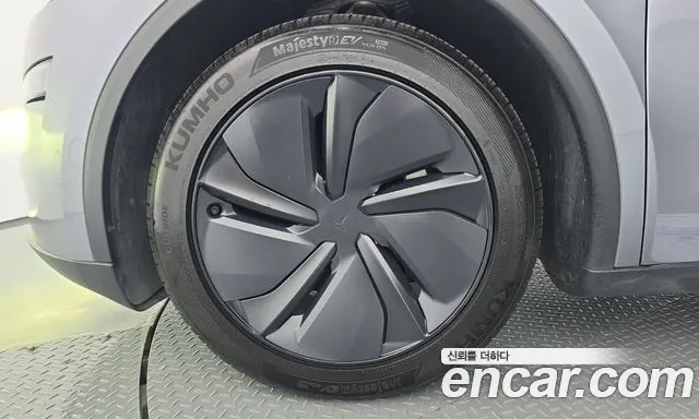 Tesla Model Y — Фото автомобиля 5