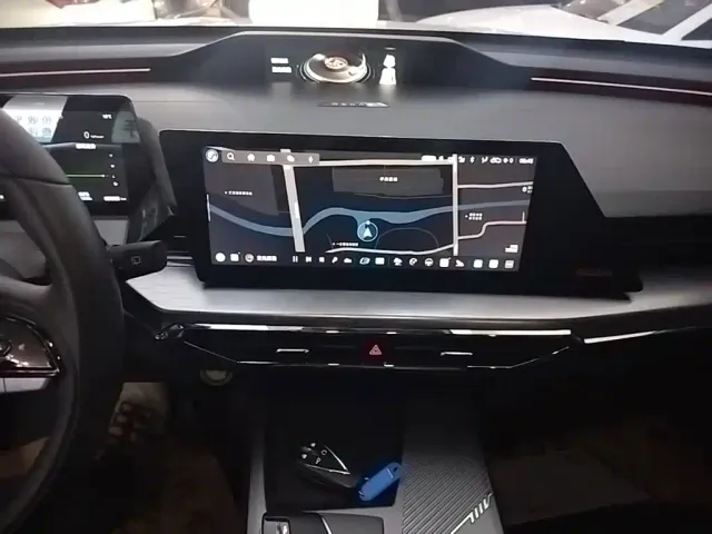 Changan Oshan Z6 EV — Фото автомобиля 12