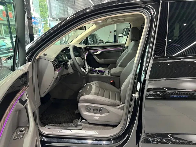 Volkswagen Touareg — Фото автомобиля 10