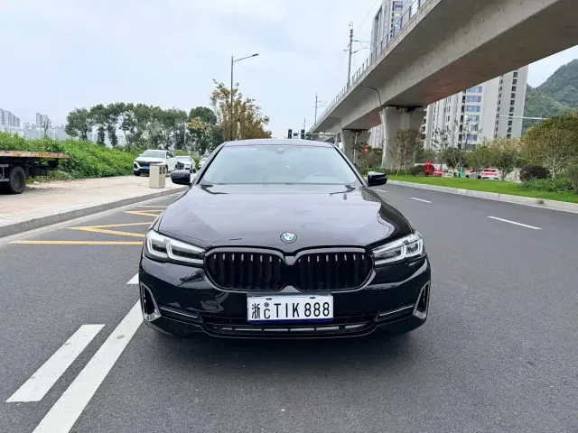 Фотография автомобиля — BMW 5 Series