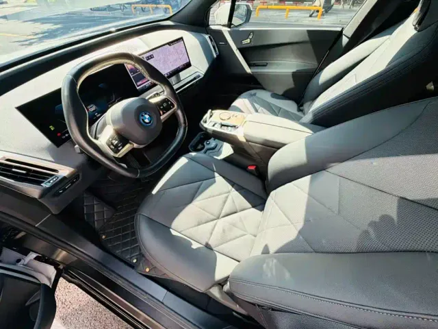 BMW iX — Фото автомобиля 18