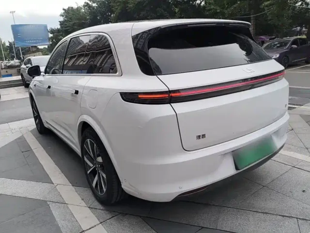 Li Auto L7 — Фото автомобиля 4