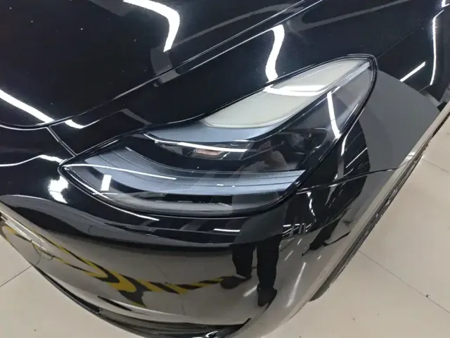 Tesla Model Y — Фото автомобиля 23