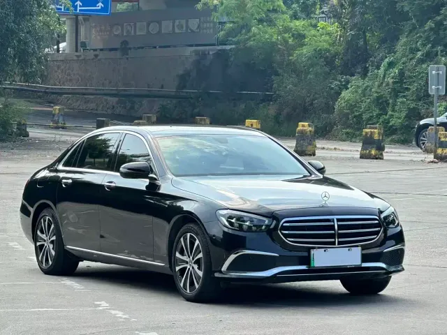 Mercedes-Benz E-Class — Фото автомобиля 3